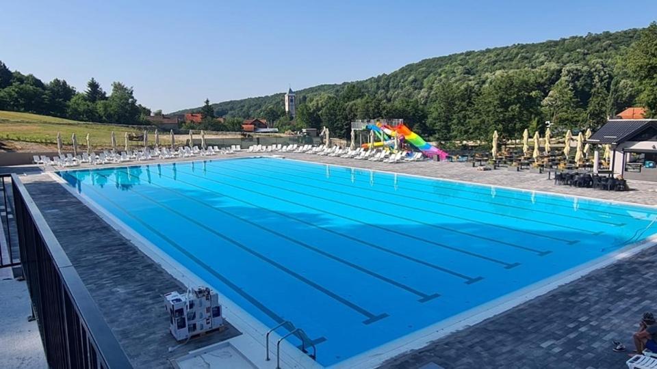 Seoski Turiziam Larva Trenkovo Bagian luar foto