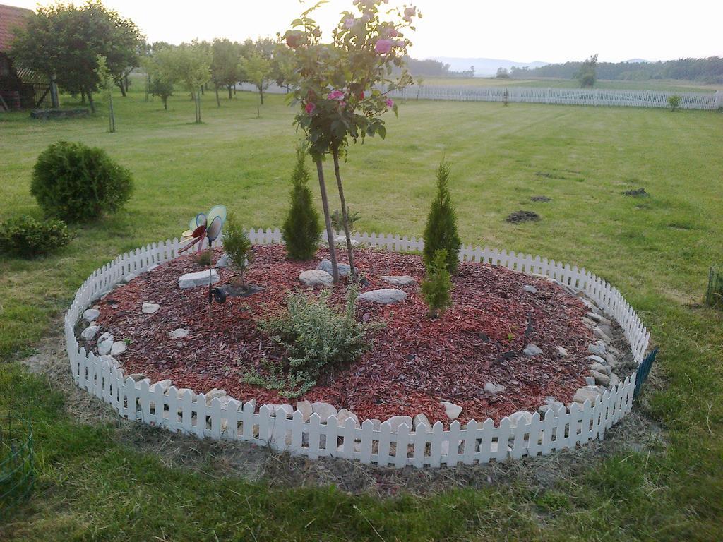 Seoski Turiziam Larva Trenkovo Bagian luar foto
