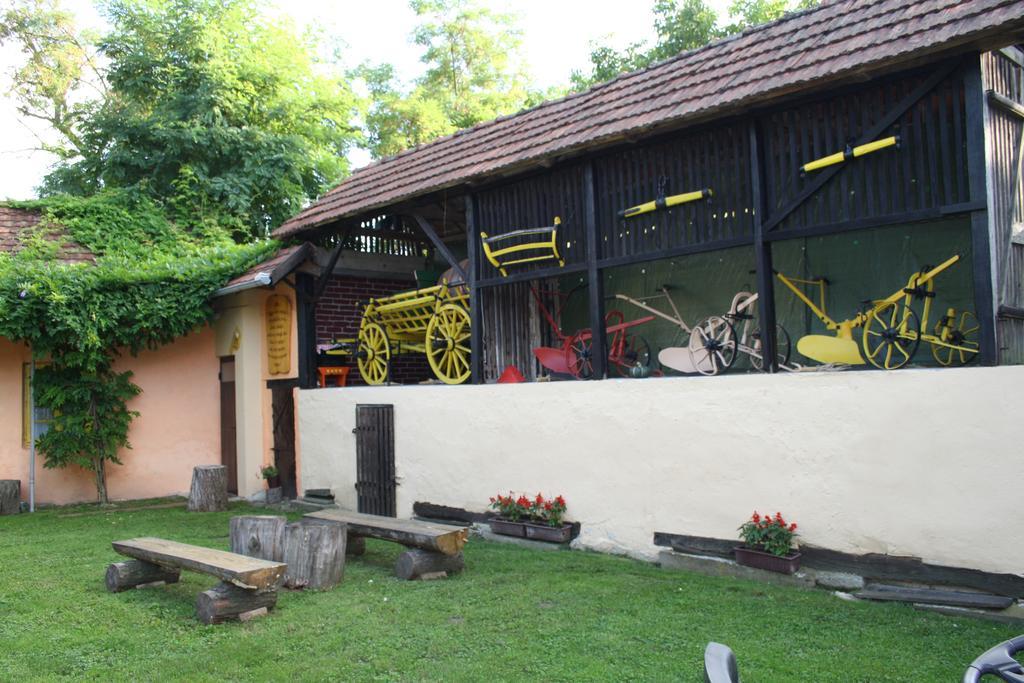 Seoski Turiziam Larva Trenkovo Bagian luar foto